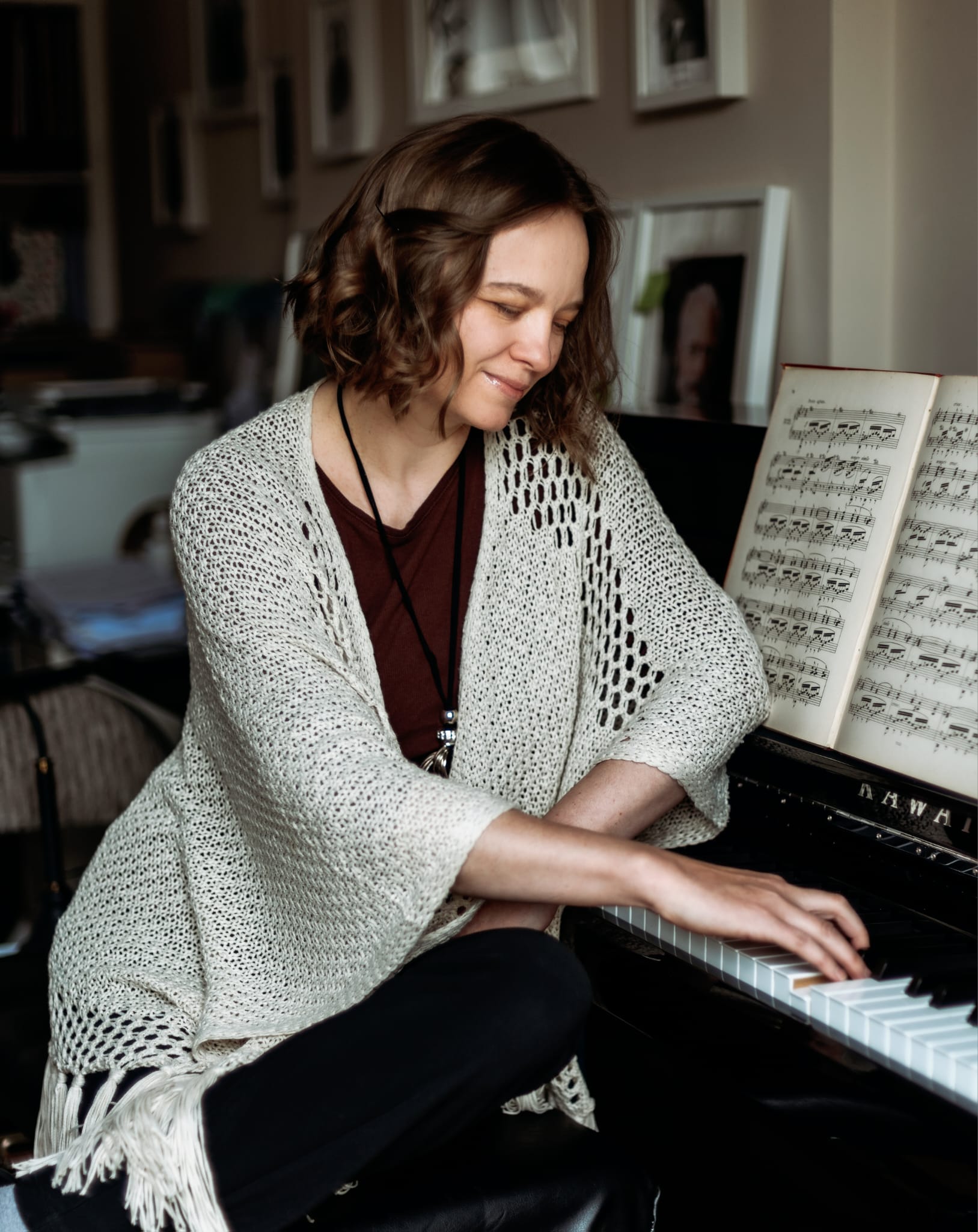 Joanna Bernat playing piano